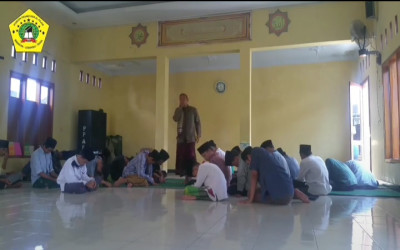 Pentingnya Mengedepankan Akhlakul Karimah Bagi Santri